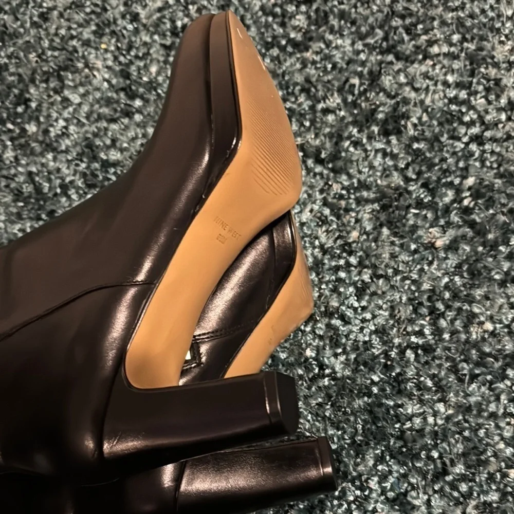 LIKE NEW Nine West Black Ankle Booties with Chunky Heel Leather